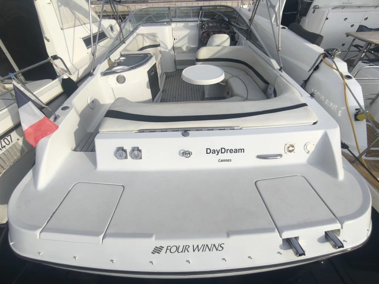 Motorová loď k pronájmu v Cannes za nejlepší cenu