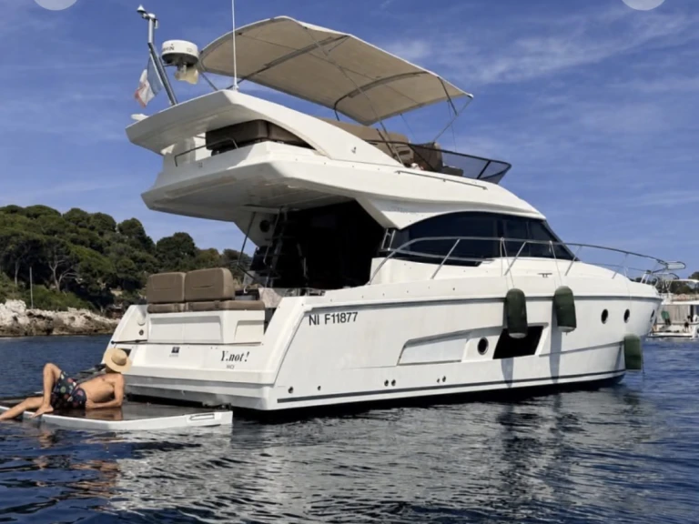 Bavaria Virtess 420 Fly jednotlivci a charterové společnosti v Golfe-Juan