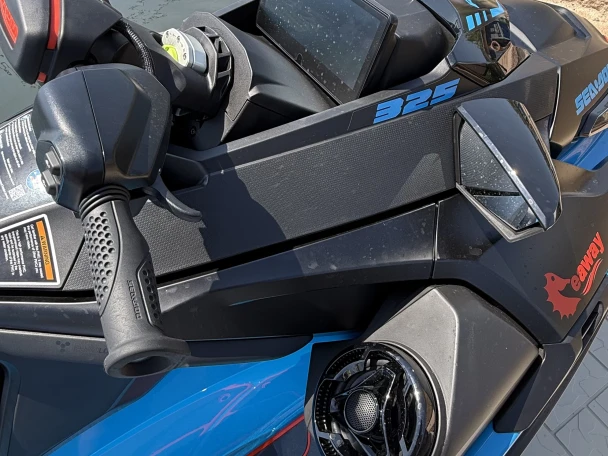 Pronájem Vodní skútr Sea-Doo s licencí