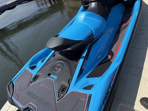 Sea-Doo RXT RS 325 jednotlivci a charterové společnosti v Itálie