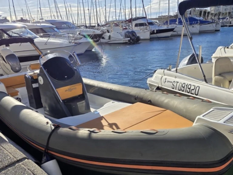 Pronájem lodi Cannes lákavé ceny Wave 27
