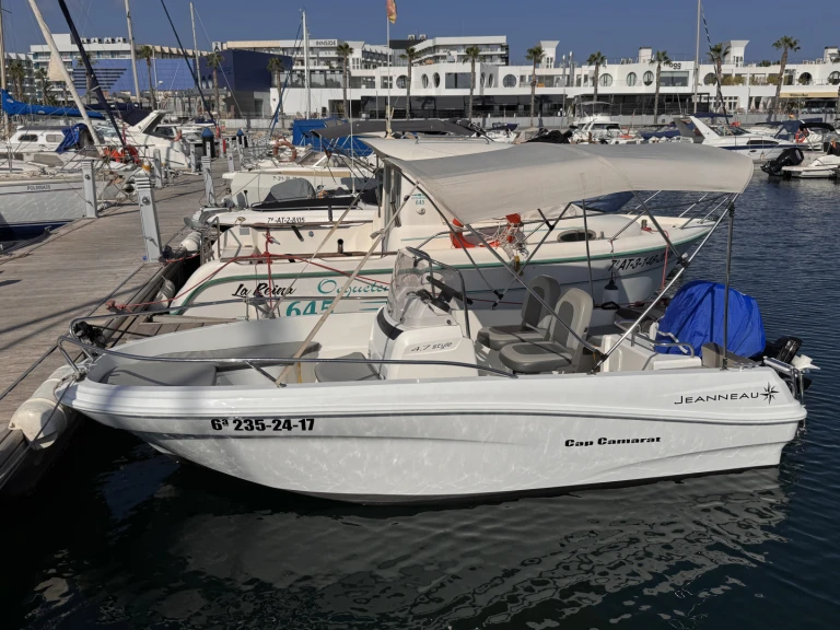 Pronájem Motorová loď v Alicante -Jeanneau Cap Camarat 4.7 CC Style