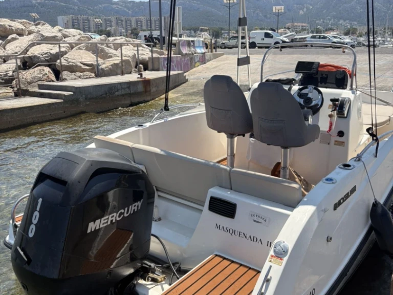Pronajmout Motorová loď se skipperem či ne Quicksilver v Marseille