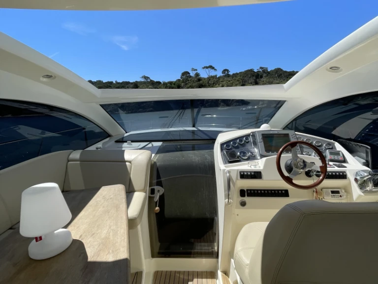 Motorová loď k pronájmu v Hyeres za nejlepší cenu