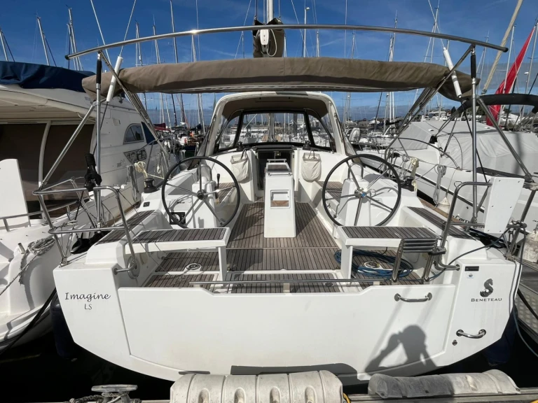 Pronájem lodi Bénéteau Oceanis 38.1 v Les Sables-d'Olonne na Samboatu
