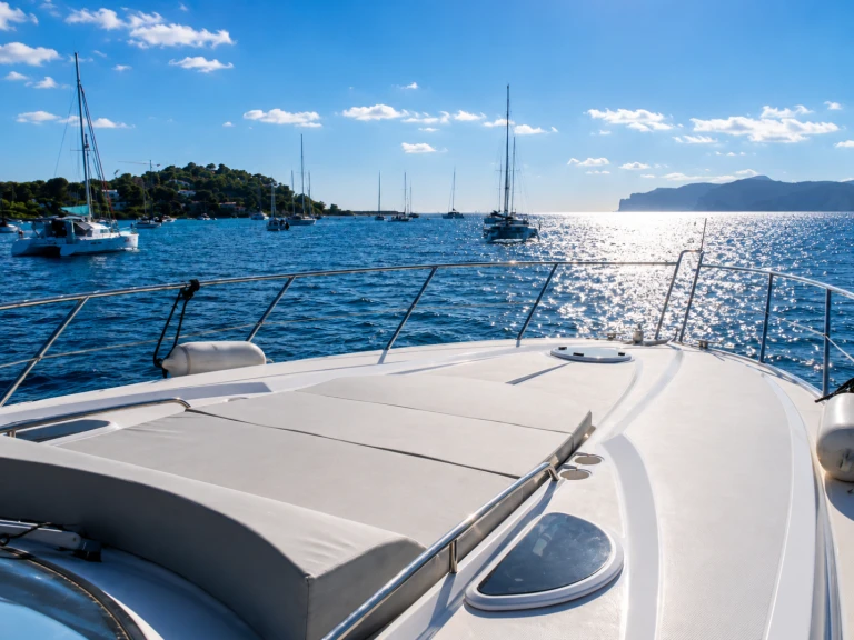 Pronájem Jachta Sunseeker s licencí