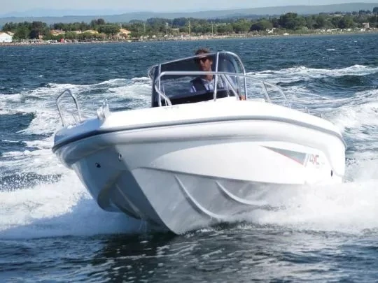 Ranieri Open Voyager 19 jednotlivci a charterové společnosti v Bénodet