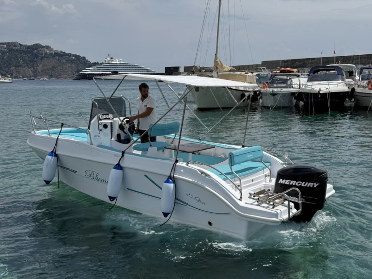 tancredi Blu max 23 jednotlivci a charterové společnosti v Taormina