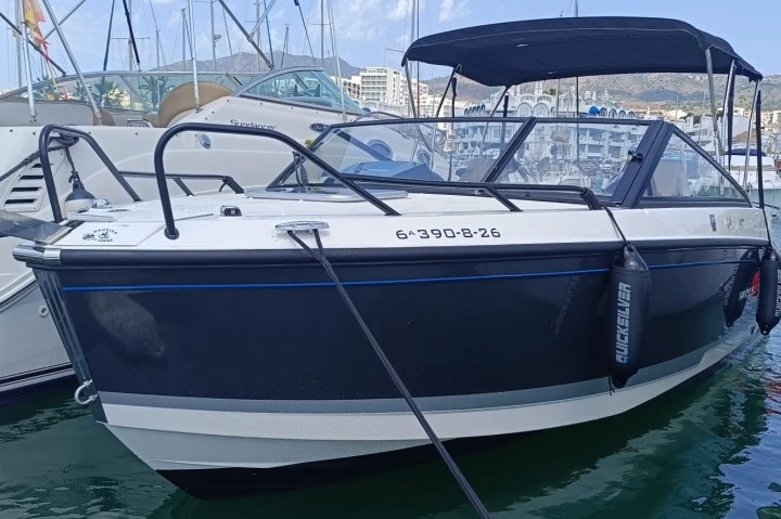 Motorová loď k pronájmu v Puerto Marina Benalmadena za nejlepší cenu