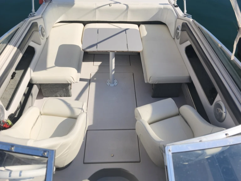 Four Winns Sundowner 195 jednotlivci a charterové společnosti v Saint Raphael