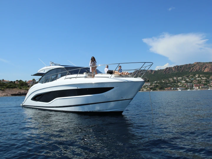 Pronájem lodi Princess Princess V55 v Saint Raphael na Samboatu