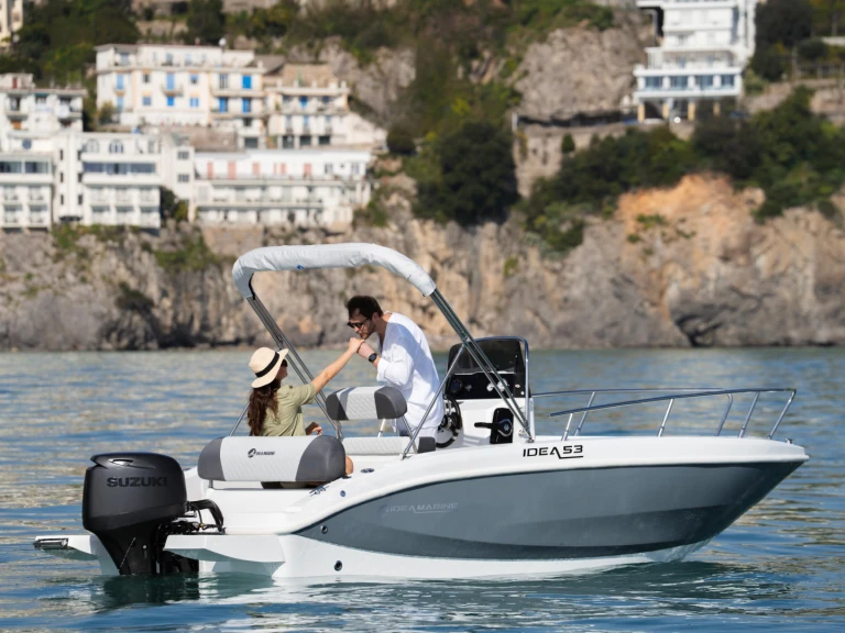 Idea Marine Idea 53 jednotlivci a charterové společnosti v Salerno