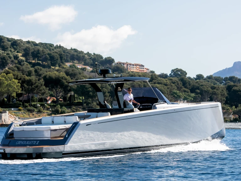 Pronajmout Motorová loď se skipperem či ne Pardo Yachts v Saint Raphael