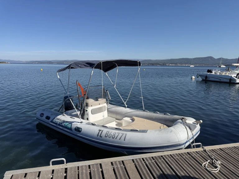 Capelli Tempest 500 jednotlivci a charterové společnosti v Six-Fours-les-Plages