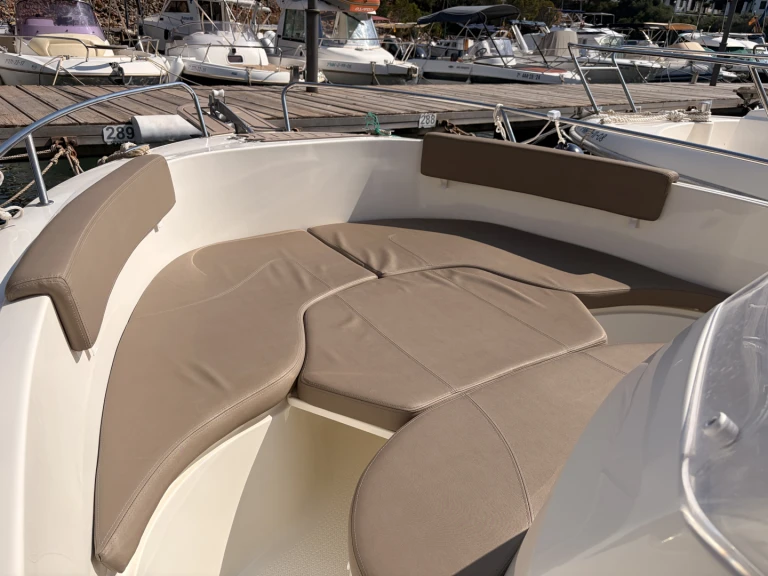 Pronájem Motorová loď Pacific Craft s licencí