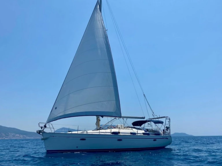 Pronajmout si Bavaria Bavaria 42 v Alimos