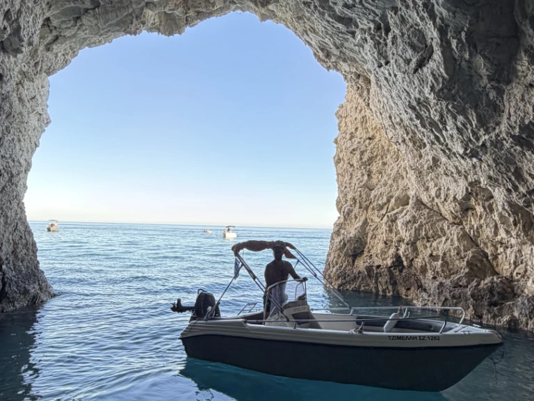 Pronajmout si Poseidon Bluewater 480 v Laganás