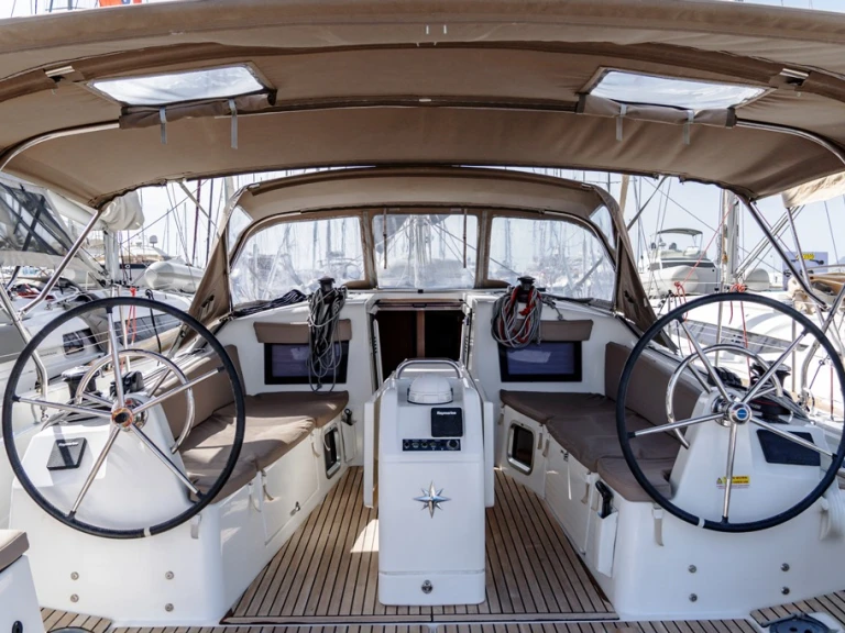 Pronajmout si Jeanneau Sun Odyssey 410 v Benítses