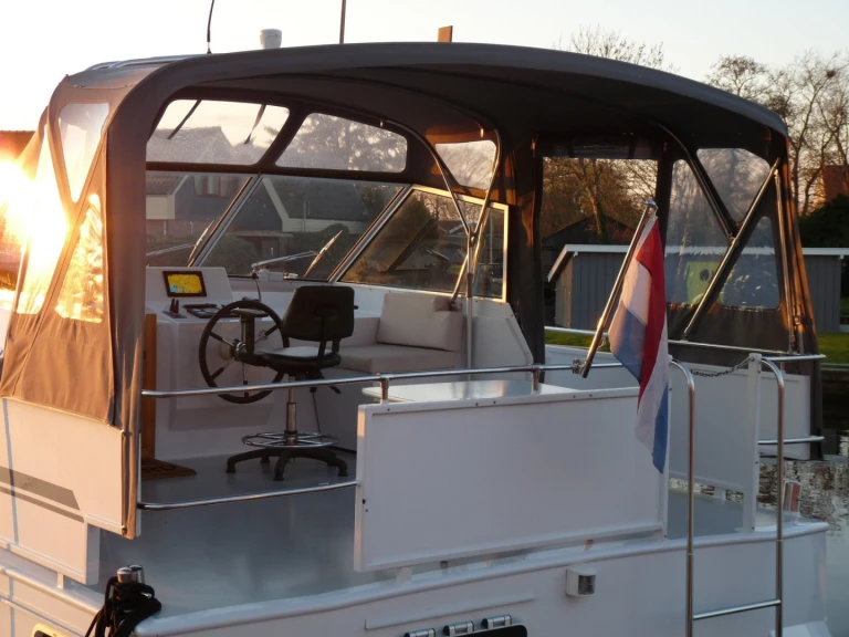 Pronajmout Motorová loď se skipperem či ne  v Akkrum