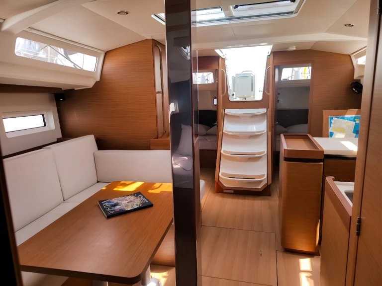 Pronajmout si Jeanneau Sun Odyssey 440 v Pula