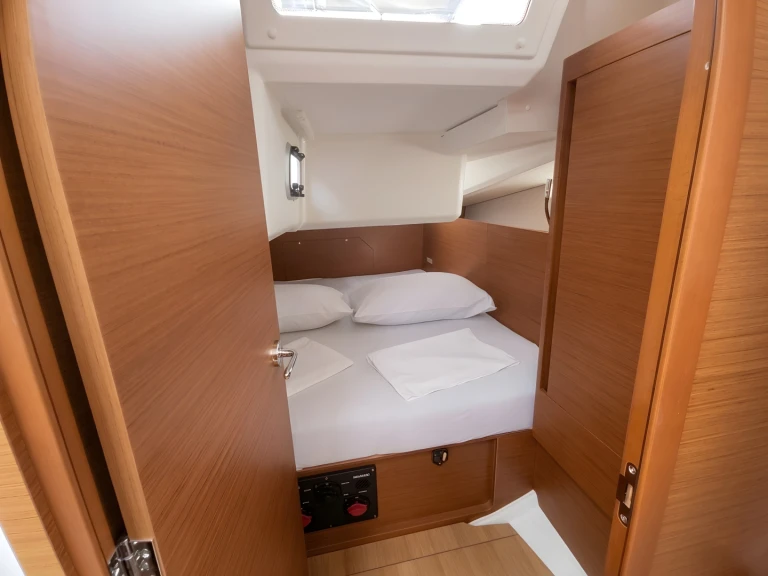 Jeanneau Sun Odyssey 440 jednotlivci a charterové společnosti v Pula