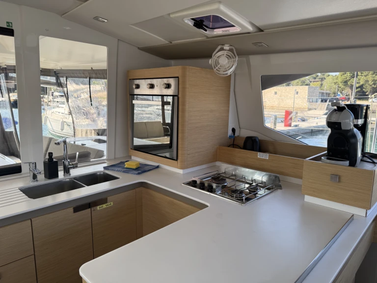 Fountaine Pajot Astrea 42 jednotlivci a charterové společnosti v Pula