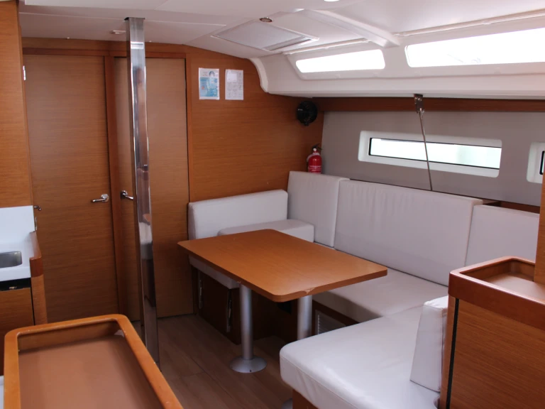 Pronajmout si Jeanneau Sun Odyssey 440 v Antigua Island