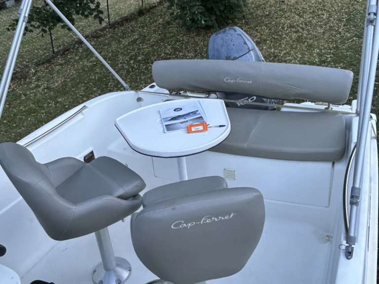 Pronajmout Motorová loď se skipperem či ne B2 Marine v Le Cap d'Agde
