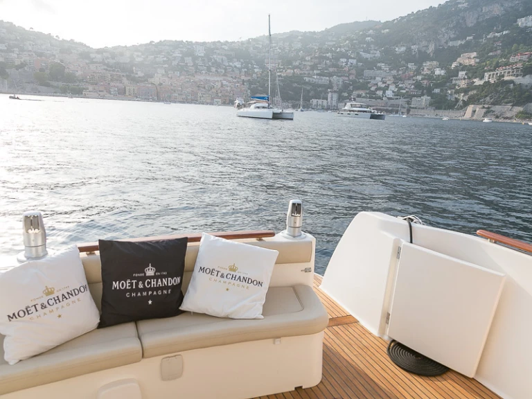 Pronájem lodi Jeanneau Prestige 32 Fly v Nice na Samboatu