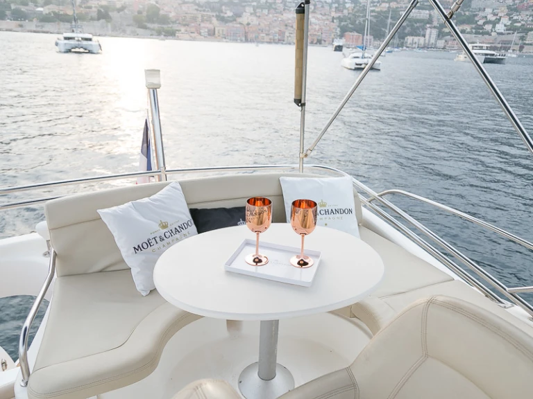 Pronájem lodi Jeanneau Prestige 32 Fly v Nice na Samboatu
