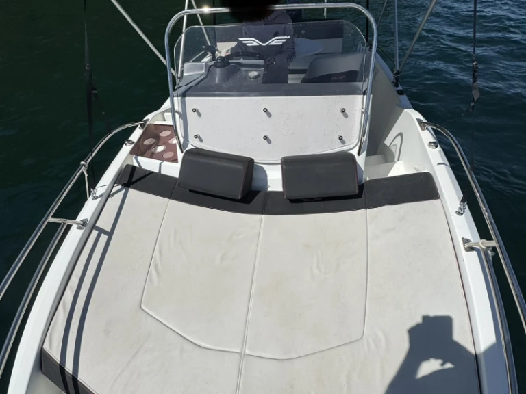 Bénéteau Flyer 5.5 SUNdeck jednotlivci a charterové společnosti v Aix-les-Bains