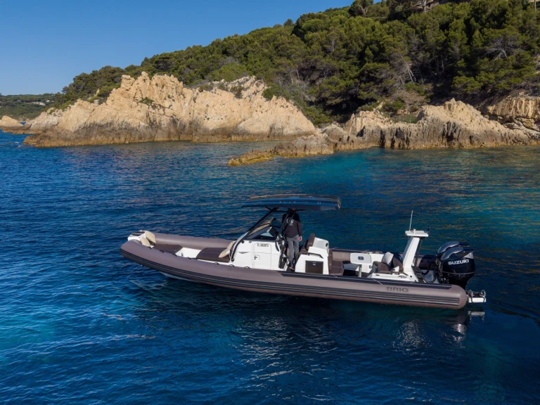 Brig Eagle 10 jednotlivci a charterové společnosti v Saint-Tropez