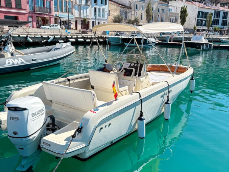 Pronajmout si Invictus  Invictus 190 FX v Mahon Port