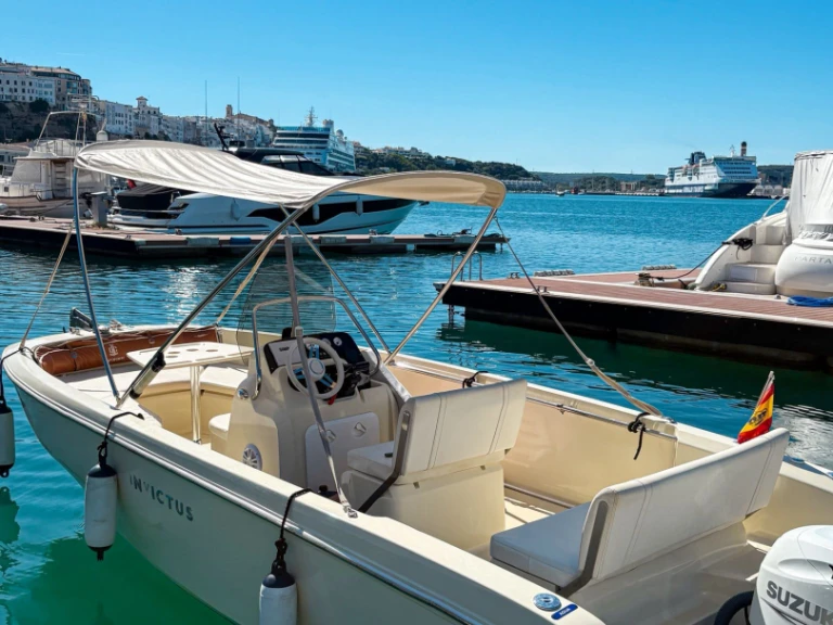 Pronájem lodi Mahon Port lákavé ceny Invictus 190 FX