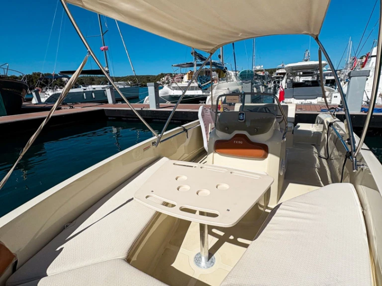 Pronájem lodi Invictus  Invictus 190 FX v Mahon Port na Samboatu