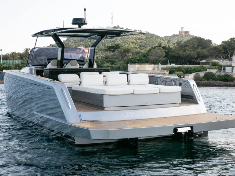 Pardo Yachts Pardo 43 jednotlivci a charterové společnosti v Saint-Tropez