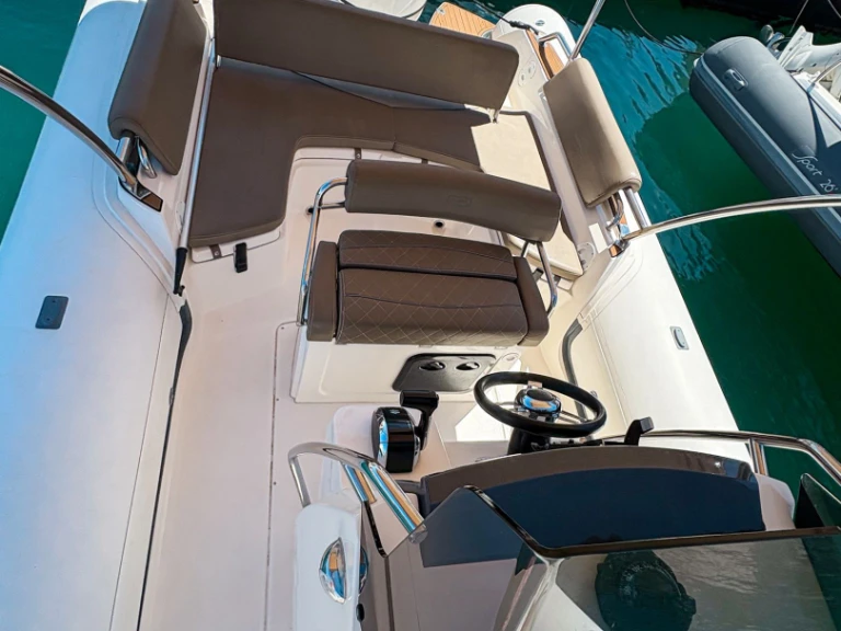 Pronájem lodi Bwa Sport 26 GTO v Mahon na Samboatu