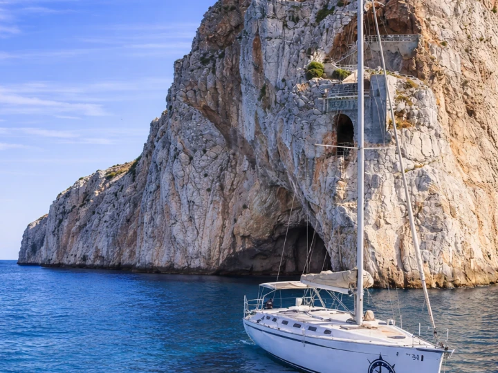Pronájem lodi Calasetta lákavé ceny Cyclades 50.4