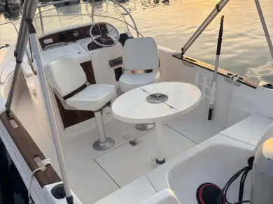 Motorová loď k pronájmu v Six-Fours-les-Plages za nejlepší cenu