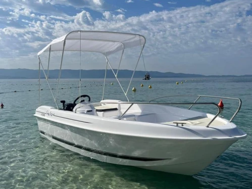 B2 Marine Cap Ferret jednotlivci a charterové společnosti v Ajaccio