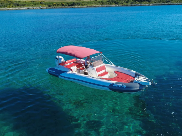Pronájem Polotuhá loď Marlin Boat s licencí