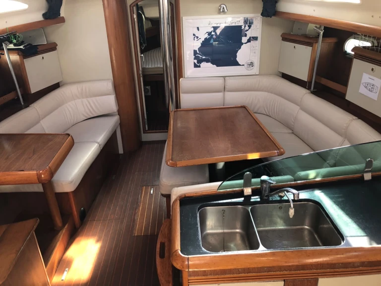 Pronájem jachty v Larmor-Plage -Jeanneau Sun Odyssey 43 na Samboatu