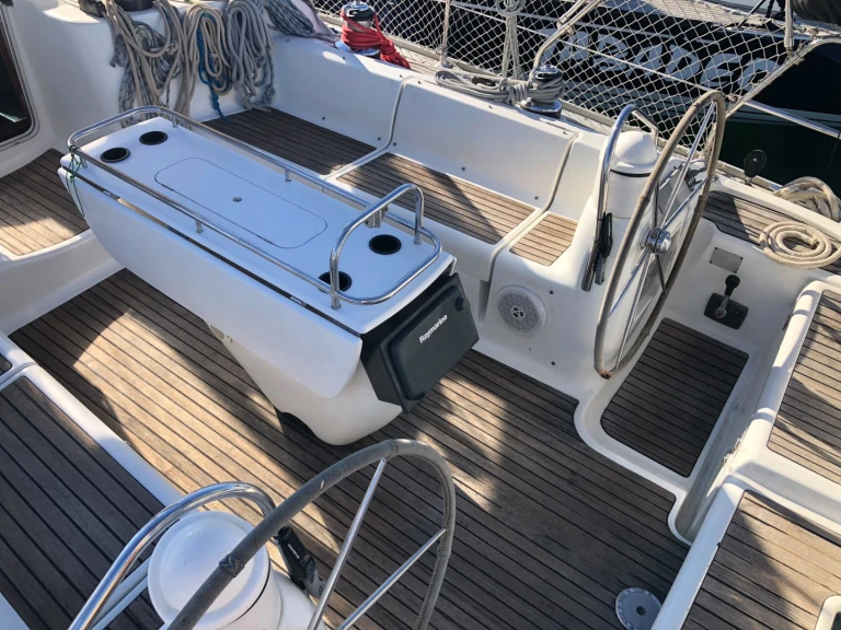 Pronájem Plachetnice v Larmor-Plage -Jeanneau Sun Odyssey 43