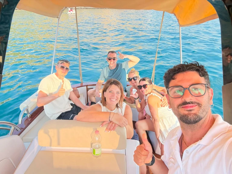 Pronajmout si Mimi 8.50 v Positano