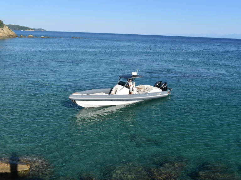 Pronájem lodi Skiathos lákavé ceny Shadow 36