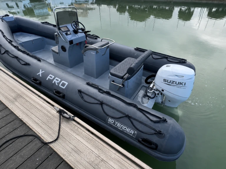 3D Tender X Pro 589 jednotlivci a charterové společnosti v Larmor-Plage