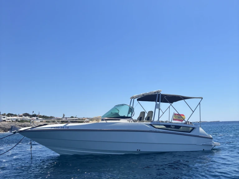 Pronájem lodi Monterey 264 fs v Mahon na Samboatu