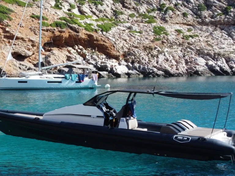 ZEN MARINE 40 jednotlivci a charterové společnosti v Antiparos