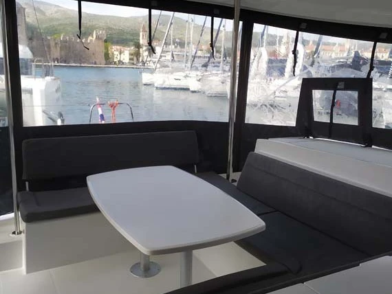 Pronajmout si Lagoon Lagoon 450 Sport Top v Palma de Mallorca