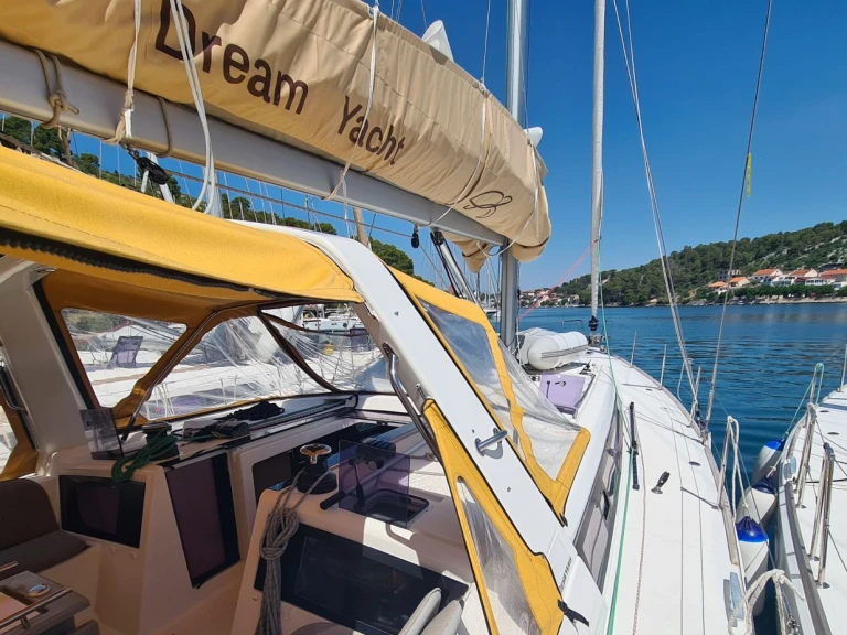 Pronájem Plachetnice Bénéteau s licencí